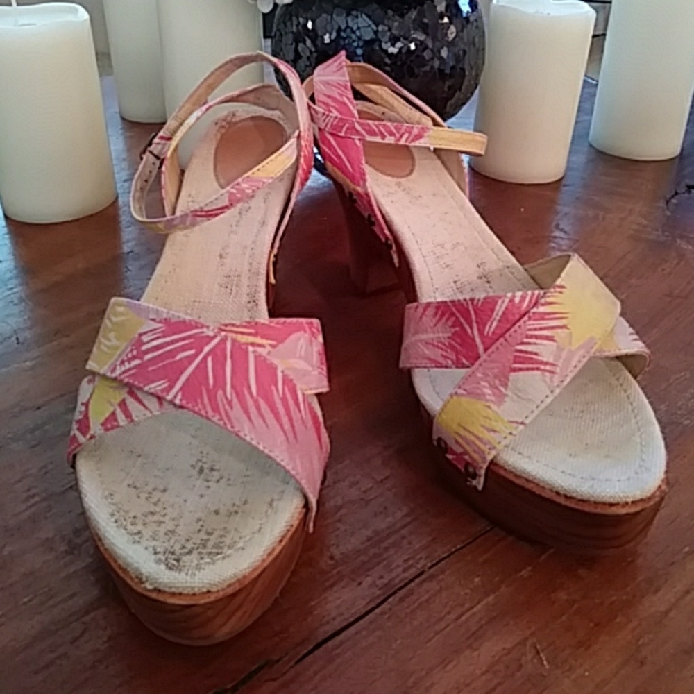 Tropical Styled Heels - Picture 2 of 8